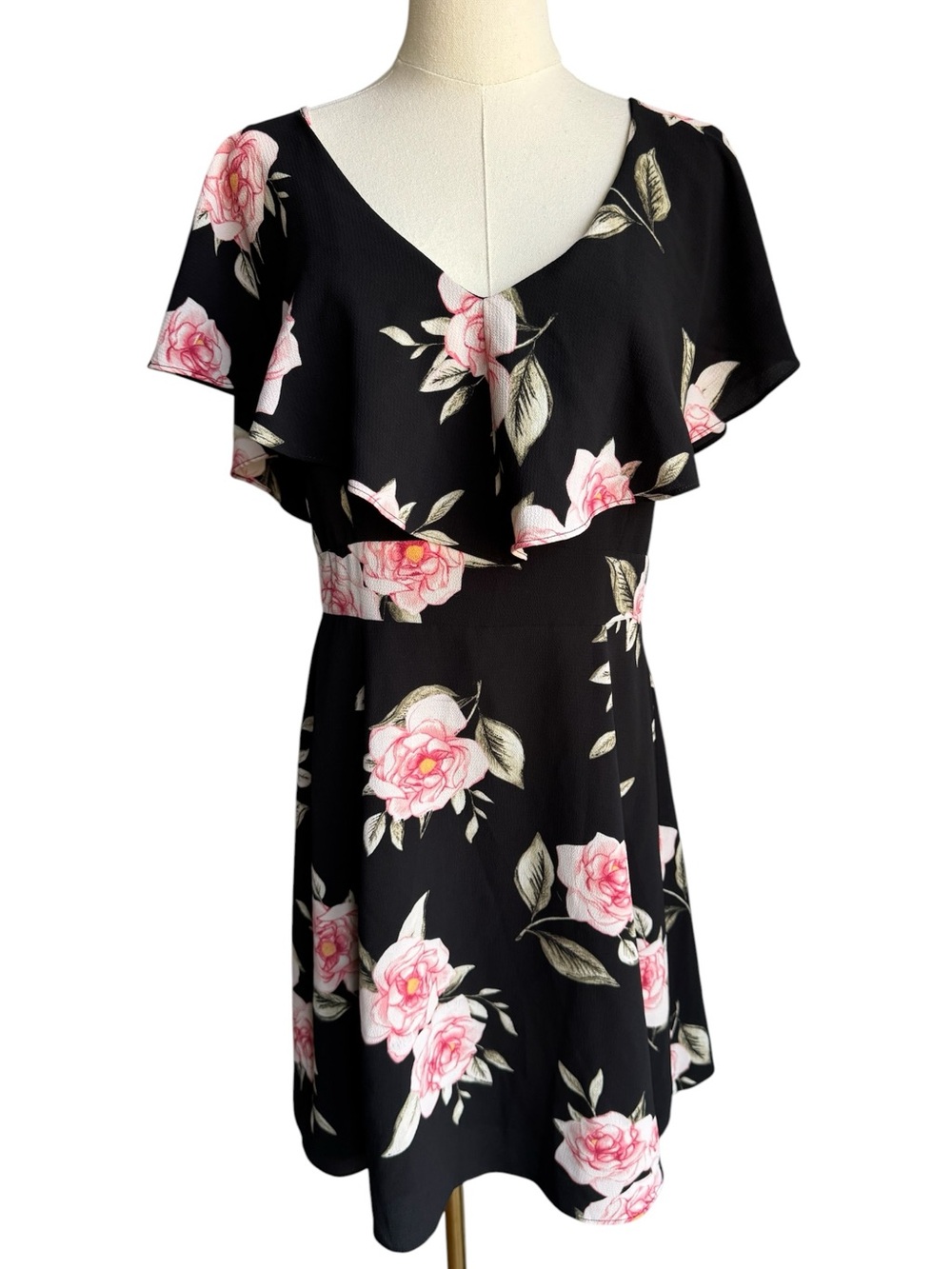 Le Chateau Dark Romantic Floral Dress Sz M Black Flutter Sleeve Fitted Sundress
